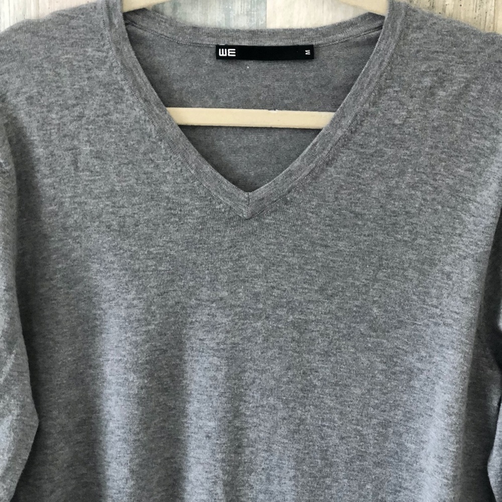 WE Fashions Netherland Dove Gray V Neck Sweater Men's size M NEW